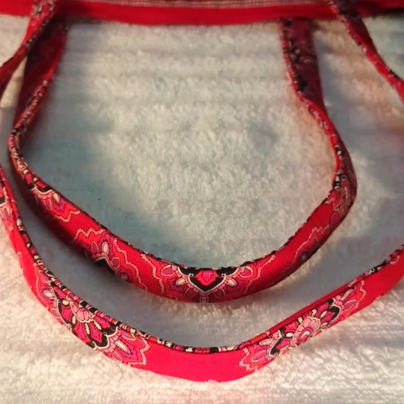 Vera Bradley Tote/Shoulder Bag in Frankly Scarlet Pattern Super Clean Zero Wear! - Picture 6 of 8